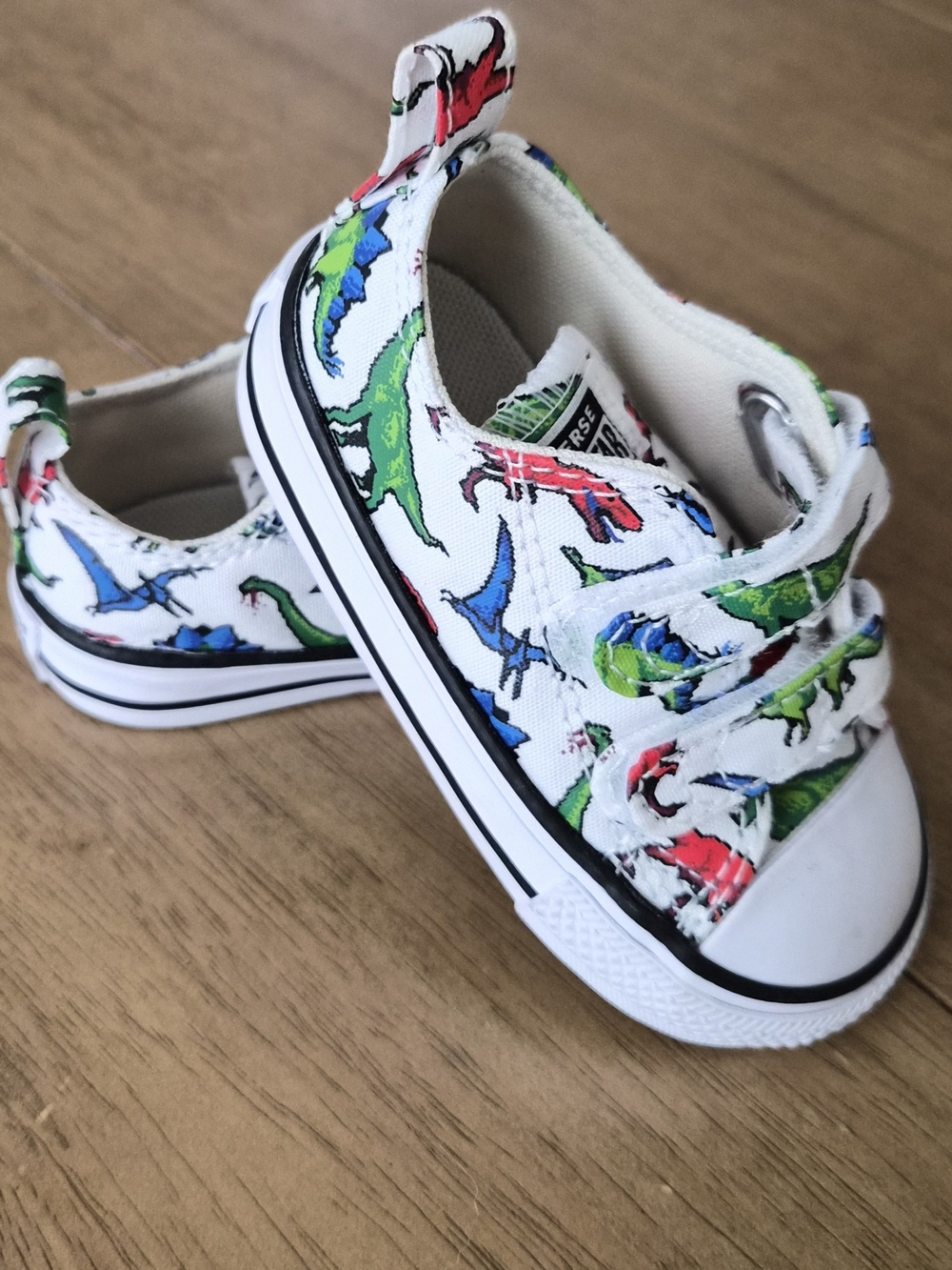 Converse Chuck Taylor All Star 2V Digital Dinoverse Baby sneakers Size 4 NWOT